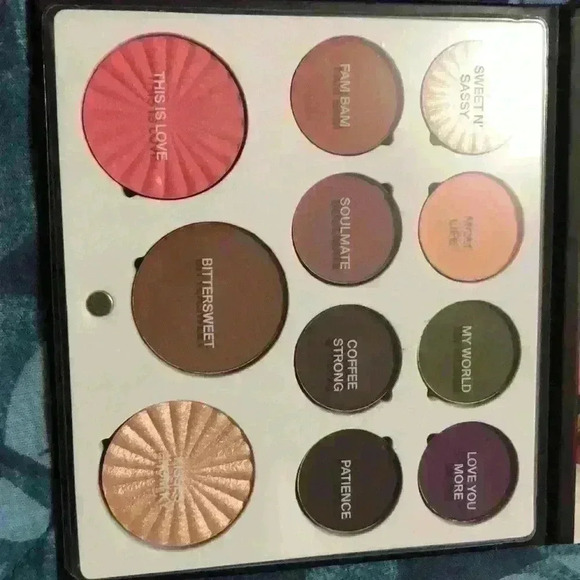 OFRA COSMETICS
Mini Mix Face Palette in Unconditional - Picture 9 of 9